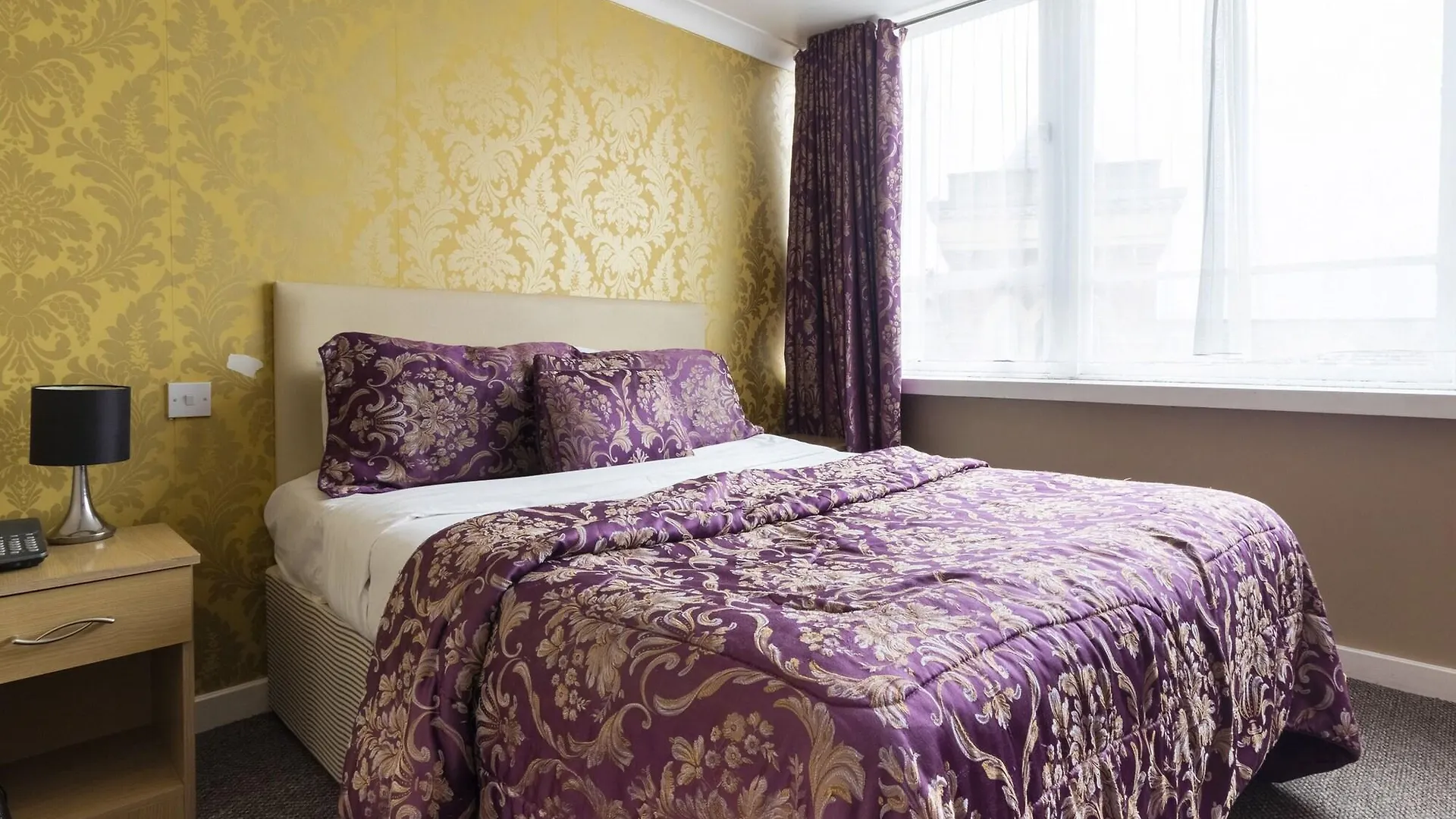 Stuart Hotel ルートン