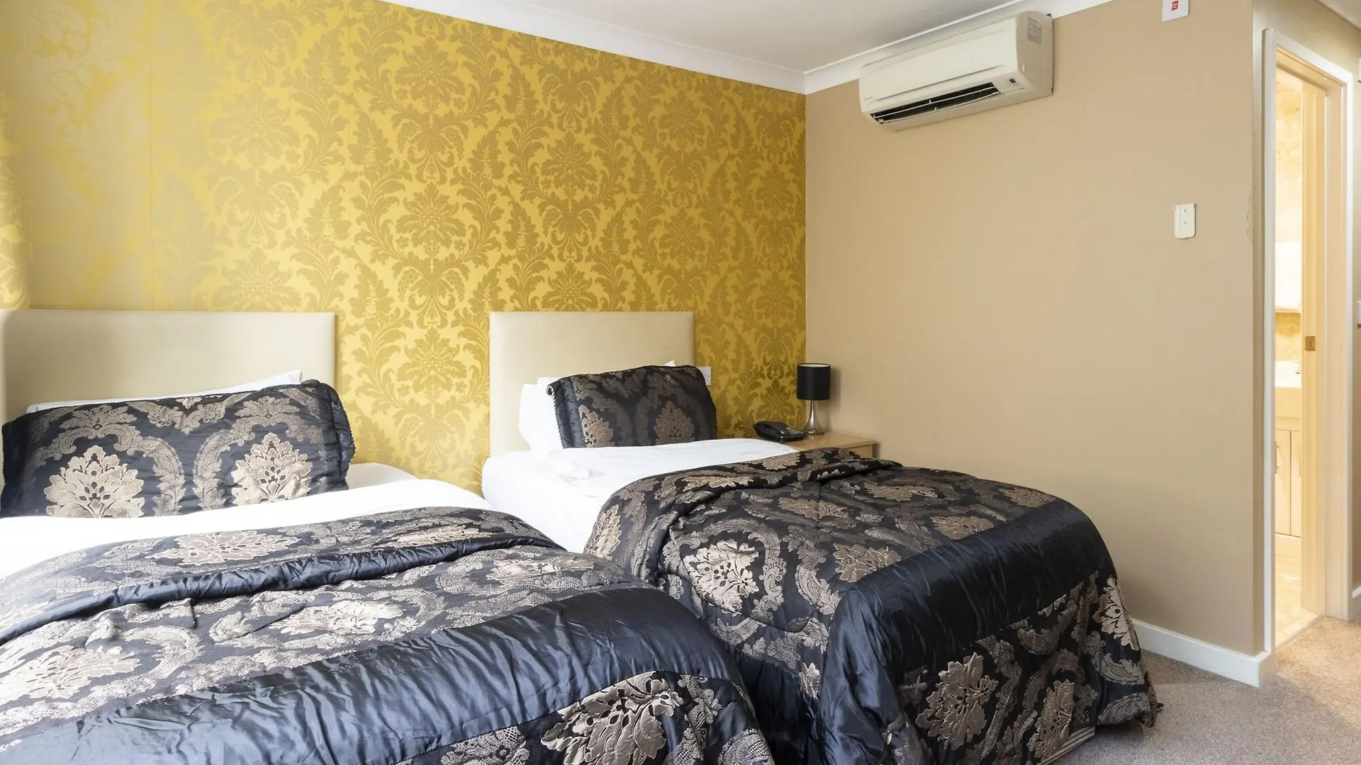 Stuart Hotel ルートン イギリス