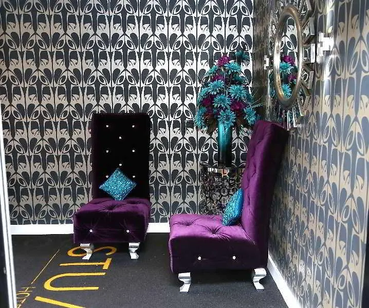 Stuart Hotel ルートン